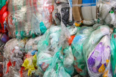 Hai chuỗi siêu thị tại Australia bị yêu cầu dọn hàng nghìn tấn rác thải nhựa