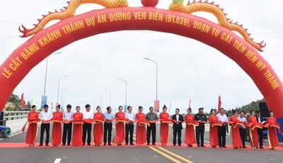 Thủ tướng dự lễ cắt băng khánh thành đường ven biển Bình Định