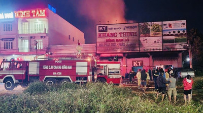 Đồng Nai: Cháy lớn tại kho hàng thiết bị điện