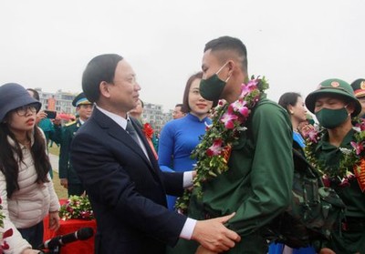 Quảng Ninh: Hơn 2.000 thanh niên lên đường nhập ngũ