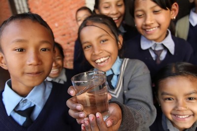 30% học sinh trên thế giới không được dùng nước sạch tại trường