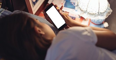 Những tác hại khi sử dụng điện thoại trước khi ngủ nhiều người chưa biết