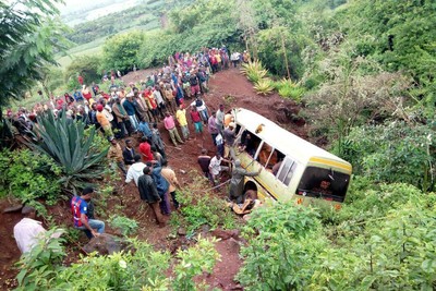 12 người tử vong sau vụ xe buýt đâm trực diện xe chở xi măng tại Tanzania