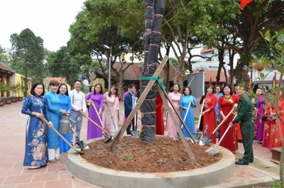 Hội LHPN huyện Thanh Trì (Hà Nội) tổ chức Tết trồng cây