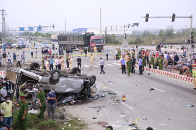 Cận cảnh vụ tai nạn thảm khốc ở Quảng Nam