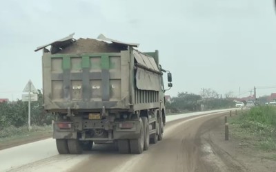 Hưng Yên: Tái diễn tình trạng xe tải trọng lớn chở cát gây ô nhiễm môi trường