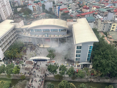 Hà Nội: Cháy ở trường Tiểu học Yên Hòa, Cầu Giấy giữa trưa