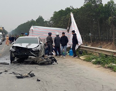 Hà Nội: Ôtô tông liên tiếp 2 xe máy, 1 người tử vong tại chỗ