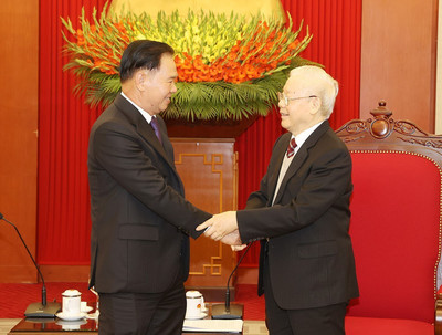 Tổng Bí thư Nguyễn Phú Trọng tiếp Chánh Văn phòng Trung ương Đảng Nhân dân Cách mạng Lào