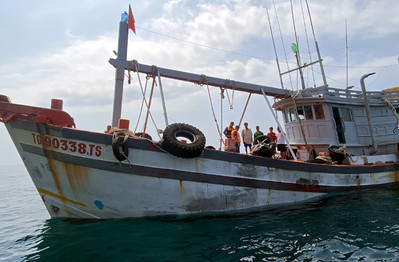 Kiên Giang: Bắt giữ tàu cá vận chuyển 70.000 lít dầu DO lậu trên biển
