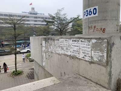 Quảng cáo, sơn vẽ tràn lan bôi bẩn các trụ tuyến đường sắt Nhổn - ga Hà Nội