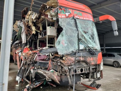 Tạm giữ tài xế xe khách vụ tai nạn khiến 16 người thương ở Quảng Nam