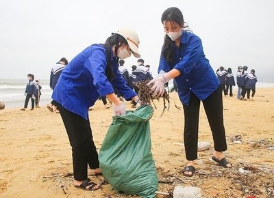 Hà Tĩnh: Huyện đoàn Cẩm Xuyên hưởng ứng chiến dịch “Hãy làm sạch biển”