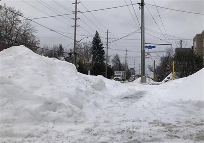 Canada: Tuyết rơi dày 15cm tại thủ đô Ottawa làm cản trở giao thông