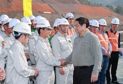 Thủ tướng kiểm tra tình hình thi công mở rộng Nhà máy Thủy điện Hòa Bình
