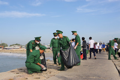Bình Thuận: Phát động chiến dịch hãy làm sạch biển