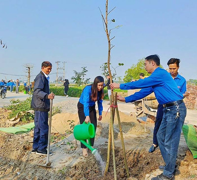Huyện đoàn Bình Giang (Hải Dương) hưởng ứng Tết trồng cây bảo vệ môi trường