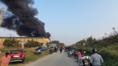 Hải Dương: Cháy lớn kèm theo tiếng nổ ở cụm công nghiệp Ba Hàng
