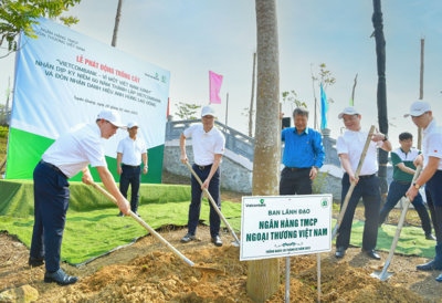 Phát động chương trình trồng 60.000 cây xanh “Vietcombank - Vì một Việt Nam xanh”