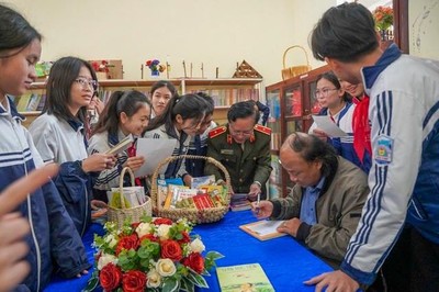Nghệ An: Khai trương thư viện Búp Sen Xanh tại trường THCS Diễn Kim
