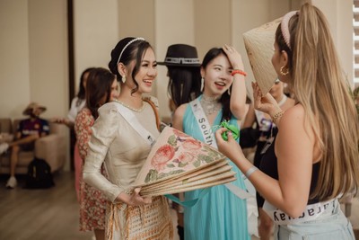 Hoa Hậu Nguyễn Thanh Hà gây ấn tượng với Ai Cập bằng nón lá Việt