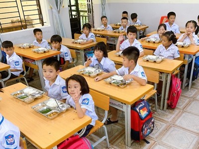 Phú Thọ: Chú trọng an toàn vệ sinh thực phẩm bữa ăn bán trú cho học sinh