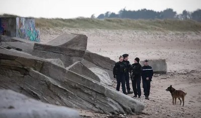 Phát hiện khoảng 2,3 tấn cocaine dạt vào bờ biển Pháp