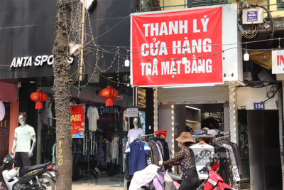 Hà Nội: Treo biển cho thuê cửa hàng cả năm không có khách hỏi