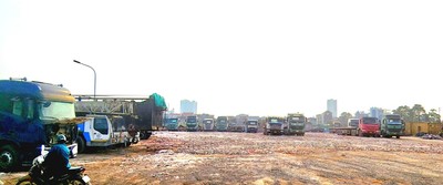 Quận Long Biên cần kiểm tra, xử lý bãi xe ‘khủng’ không phép gây ô nhiễm, mất an toàn cháy nổ
