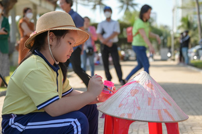 Hơn 500 thiếu nhi Nha Trang vẽ tranh với chủ đề "Em yêu Khánh Hòa"