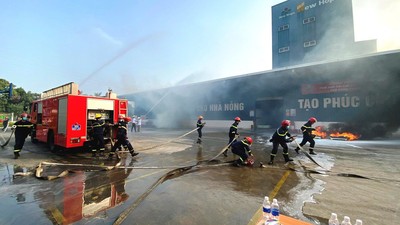 Hoà Bình: Diễn tập chữa cháy, cứu nạn cứu hộ tại khu công nghiệp bờ trái Sông Đà