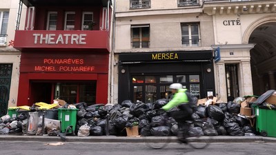 Đình công kéo dài, Paris đối mặt với khủng hoảng rác và nguy cơ bệnh dịch