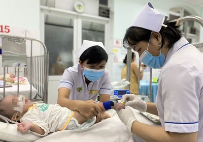 Gia Lai: Trẻ nhập viện tăng đột biến do thời tiết thất thường