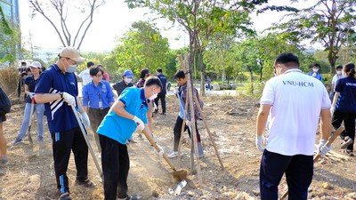Sony Electronics Việt Nam trồng cây xanh tại Trường Đại học Bách khoa – ĐHQG-HCM