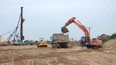 Cần bảo đảm cung cấp đủ vật liệu san lấp xây cao tốc Đồng bằng sông Cửu Long