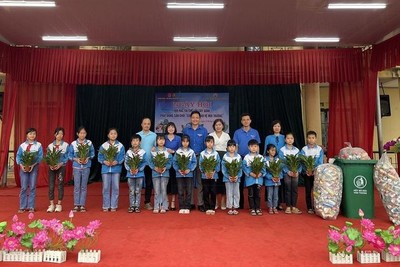 Thái Nguyên: Trường TH Tức Tranh tổ chức "Đổi rác tái chế lấy cây xanh"