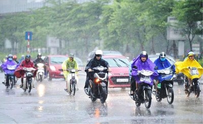 Cảnh báo lốc, sét, gió giật mạnh trong mưa dông ở Hà Nội