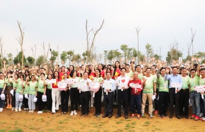 Lai Châu phát động trồng cây “Vì tương lai xanh” và trao tặng 1 tỷ đồng mua cây xanh