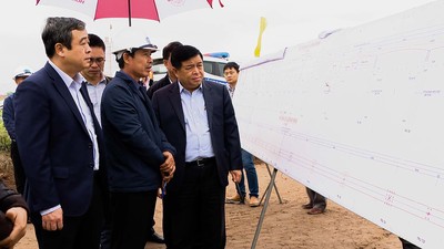 Bộ trưởng Bộ Kế hoạch và Đầu tư kiểm tra một số công trình trọng điểm, liên vùng tại Thái Bình