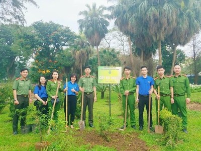 Đoàn Thanh niên Công an quận Hai Bà Trưng phát động lễ trồng cây