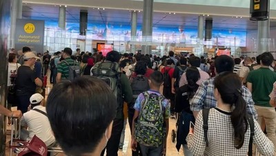 Singapore: Sân bay Changi gặp sự cố, hành khách xếp hàng dài chờ đợi