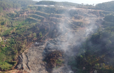 Lâm Đồng: Sau hơn nửa tháng, bãi rác Cam Ly vẫn cháy âm ỉ