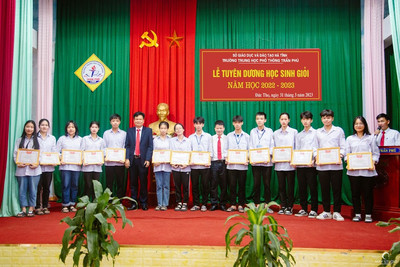 Hà Tĩnh: Trường THPT Trần Phú tổ chức Lễ tuyên dương học sinh giỏi năm học 2022 -2023