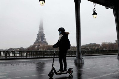 Pháp: Cấm sử dụng xe scooter điện tại thủ đô Paris