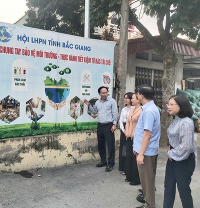 Hội LHPN tỉnh Bắc Giang kiểm tra việc triển khai thực hiện Đề án về bảo vệ môi trường