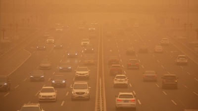 Trung Quốc: Ô nhiễm không khí nghiêm trọng và bão cát bao trùm Bắc Kinh