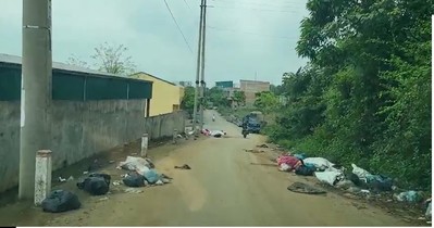 Hà Tĩnh: Rác thải chất đống hai bên đường tại thị trấn Hương Khê