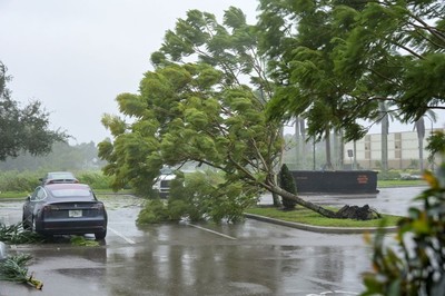 Mưa bão tiếp tục hoành hành tại bang Florida, Mỹ
