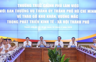 Thủ tướng Chính phủ Phạm Minh Chính làm việc với Ban Thường vụ Thành ủy TP.HCM