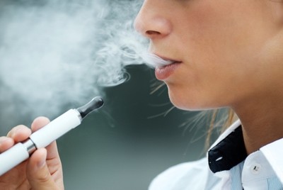 Trào lưu sử dụng thuốc lá điện tử đang ảnh hưởng sức khoẻ của giới trẻ